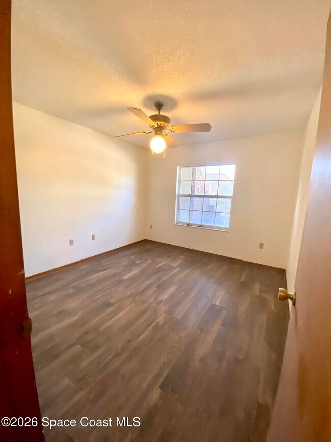 Building Photo - 1600 Woodland Dr