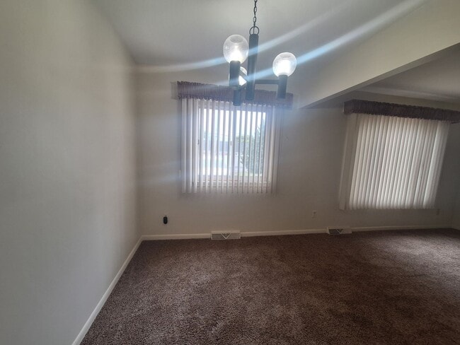 Building Photo - St Clair Shores 2 bedroom condo