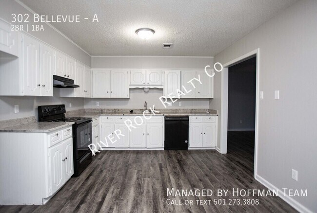 Building Photo - 302 Bellevue-A