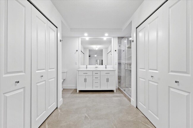 Building Photo - 709 7th Ln