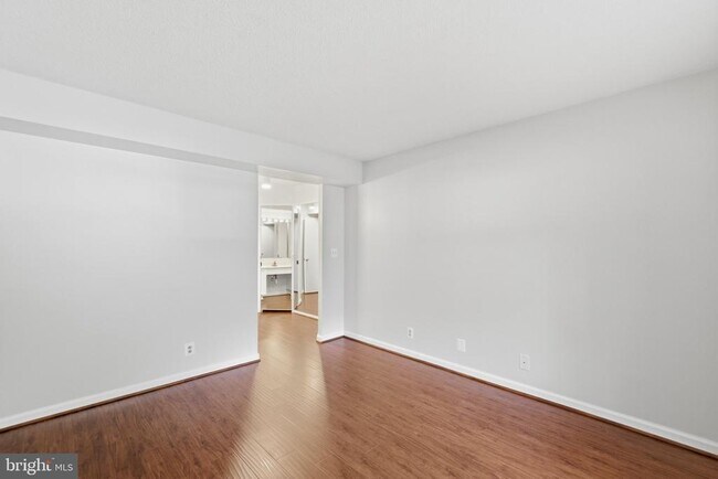 Building Photo - 5904 Mt Eagle Dr