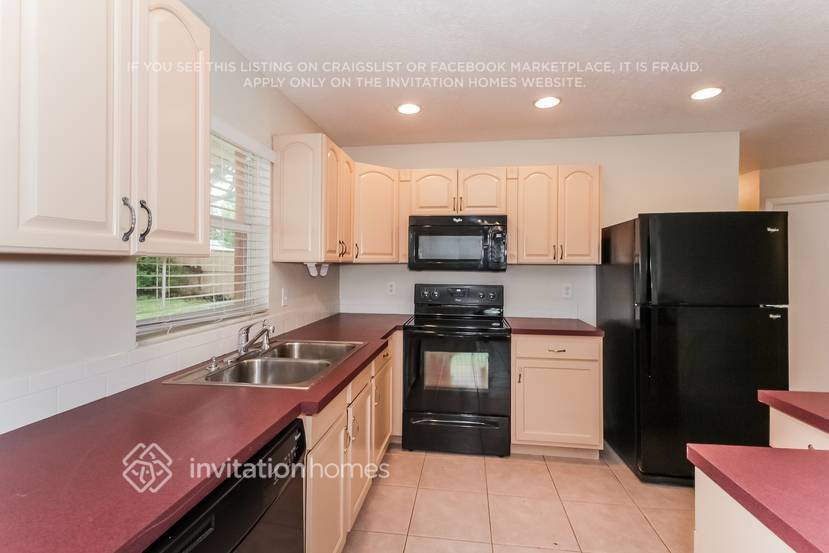 Building Photo - 3308 Cambridge Dr W