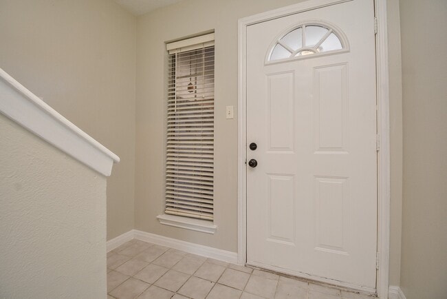 Building Photo - 516 Birdsong Dr