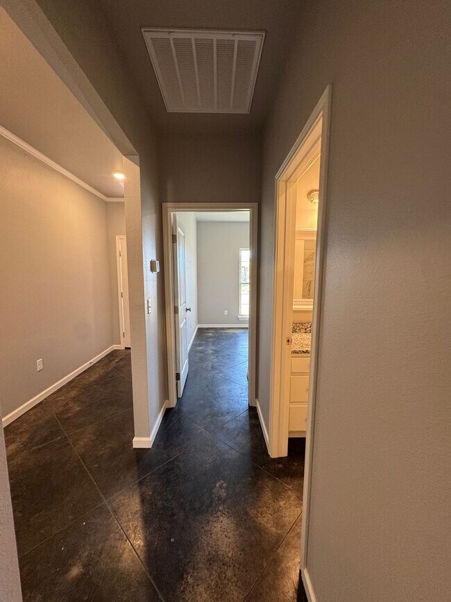 Building Photo - Located in Beacon Pointe!!!4bedrooms 2bathrooms 2 car garage NEWer Build 2025