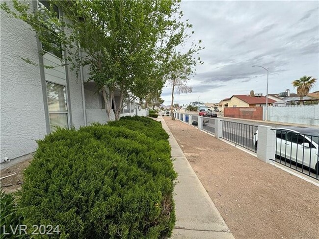 Building Photo - Modern 2-Bed Condo with Fireplace, Balcony & Designer Touches!