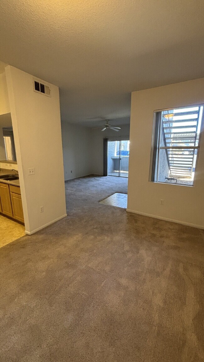 Building Photo - First-floor 1-bedroom condo available for immediate move-in.