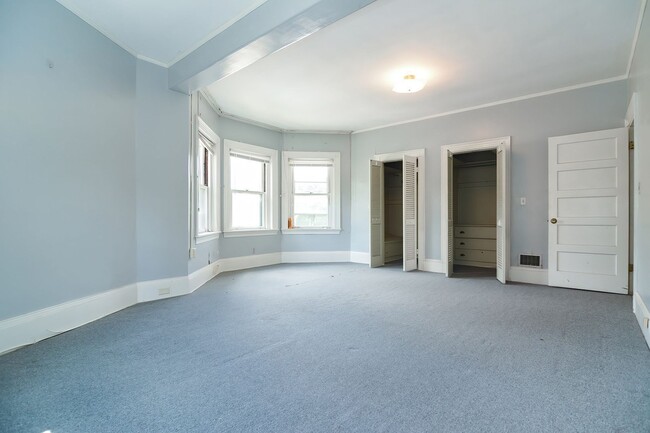 Building Photo - 4-Bed - Park Ave. & Beacon St. FENWAY 01-O...