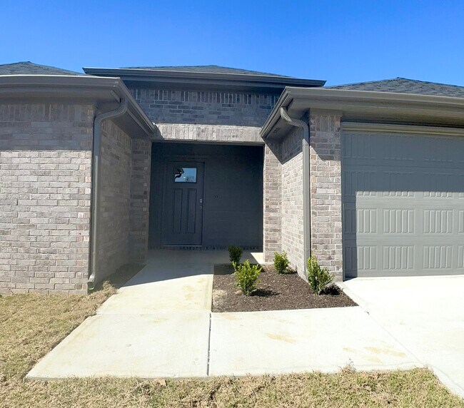 Building Photo - 5382 Selah St