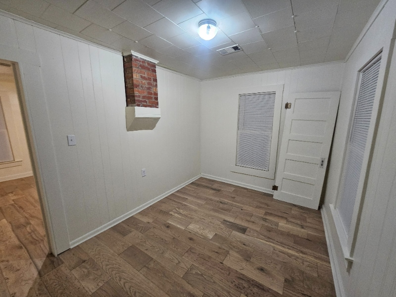 Building Photo - 321 W Elm St