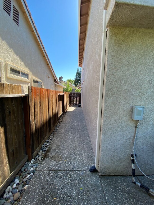 Building Photo - Spacious Folsom Home Near Sandra Gallardo ...