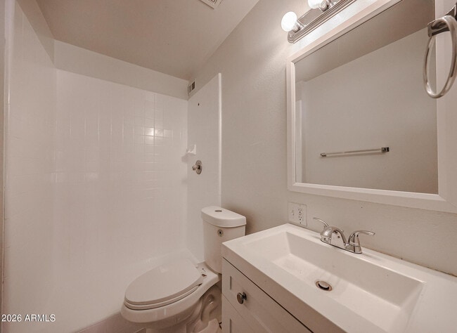 Building Photo - 2226 W Heatherbrae Dr