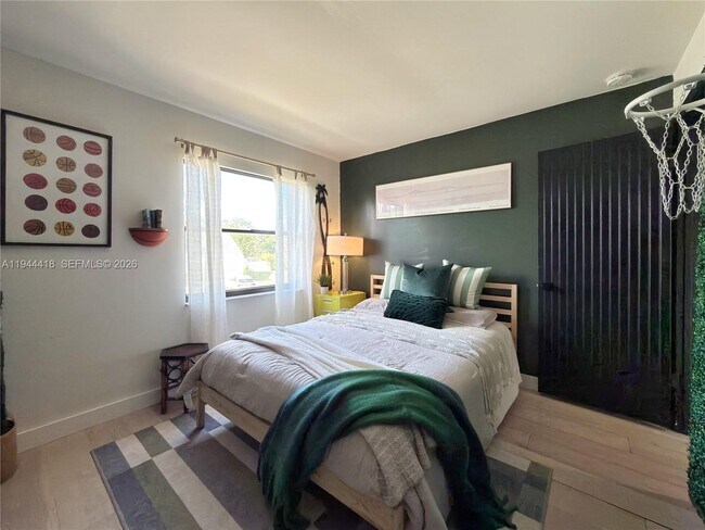 Building Photo - 760 Windtree Way