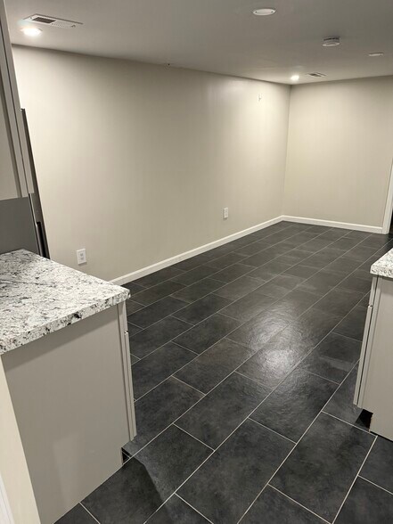 Building Photo - 28 Nagle St