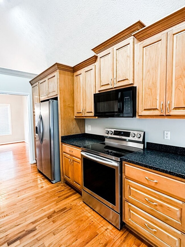 Building Photo - Large North Forsyth home with Garage