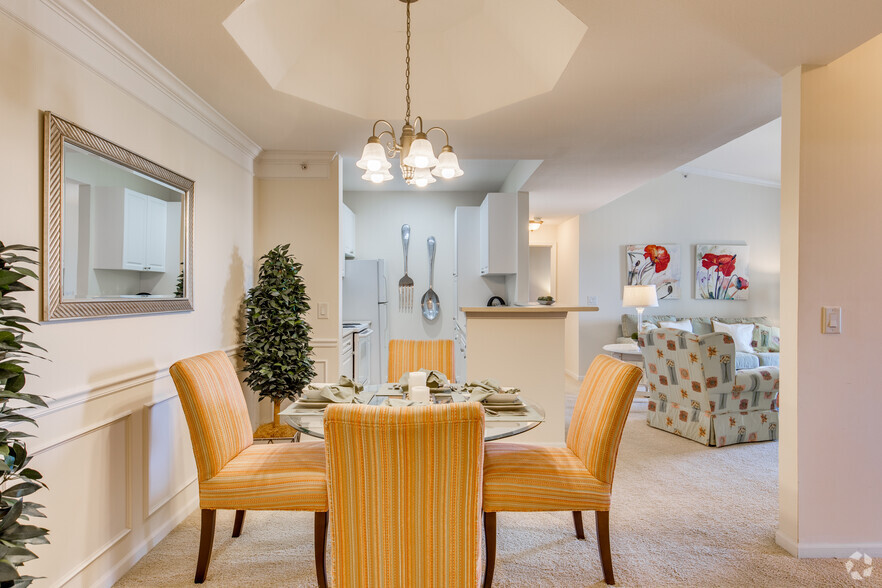 2BR, 2BA - 1074SF Dining Room - Kelly's Ridge Apartments