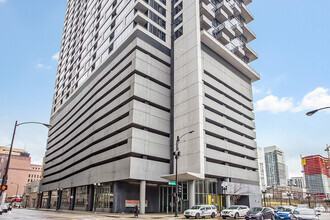 Building Photo - 235 W Van Buren St