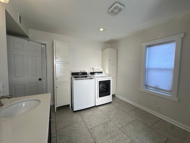 Building Photo - 33351 N Park St