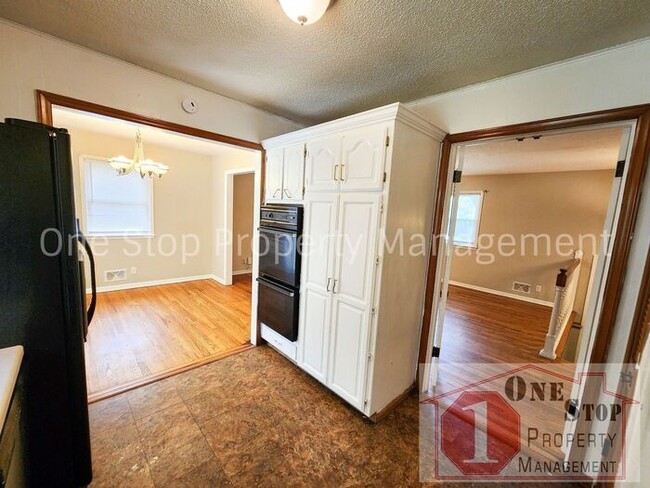 Building Photo - Beautiful 3 Bedroom 2.5 Bathroom Home in R...