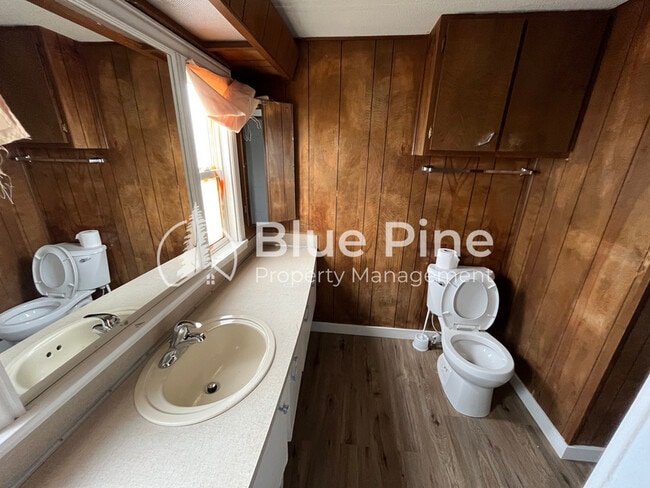 Building Photo - 925 Wilson Ave