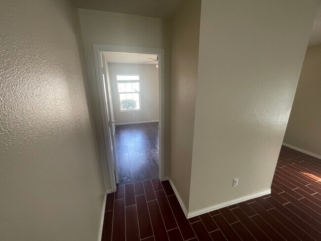 Building Photo - 220 Chalk Mountain Dr