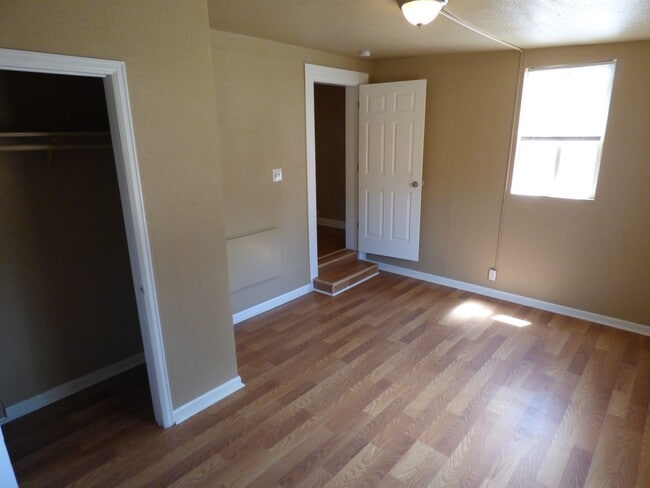 Building Photo - CHARMING RANCH STYLE HOME IN ELYRIA-SWANSE...