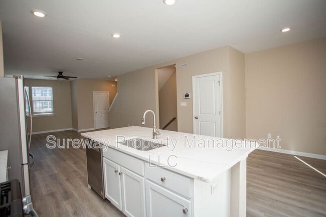 Building Photo - 239 Macoun Way