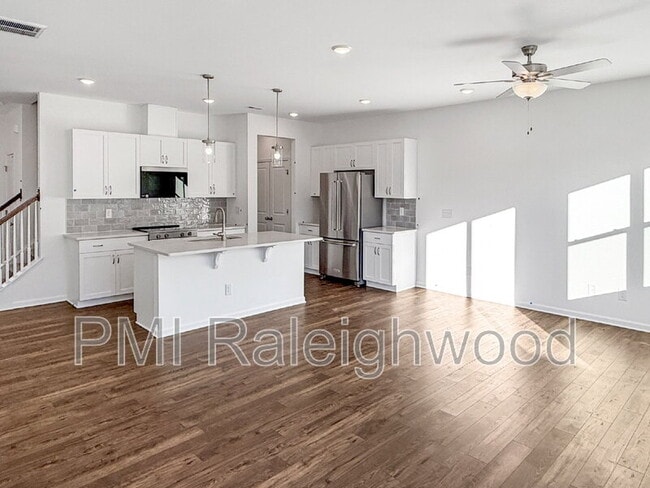 Building Photo - 135 Siebold St