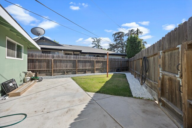 Building Photo - 1135 Agatha Way