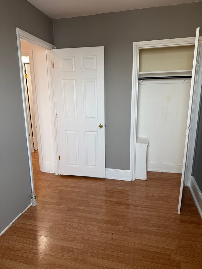 Building Photo - 2 Bedroom Home in Port Richmond available ...