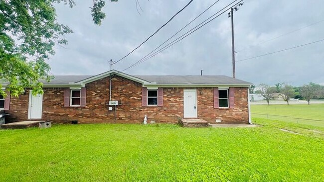 Primary Photo - 2 bedroom 1 bathroom duplex in Columbia wi...