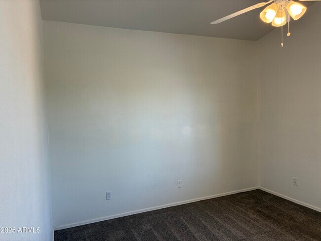Building Photo - 1750 W Union Hills Dr