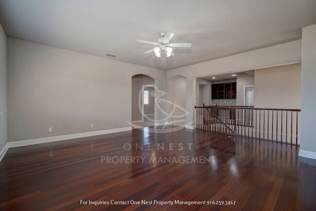 Building Photo - Fantastic - one of a kind 5 bdrm 4 bth home with pool