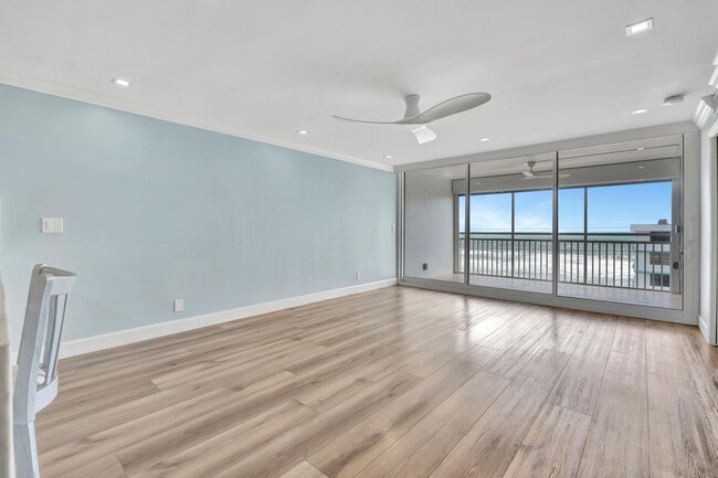 Building Photo - 911 Ocean Dr