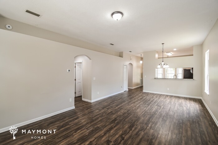 Building Photo - 10884 Campus Heights Ln