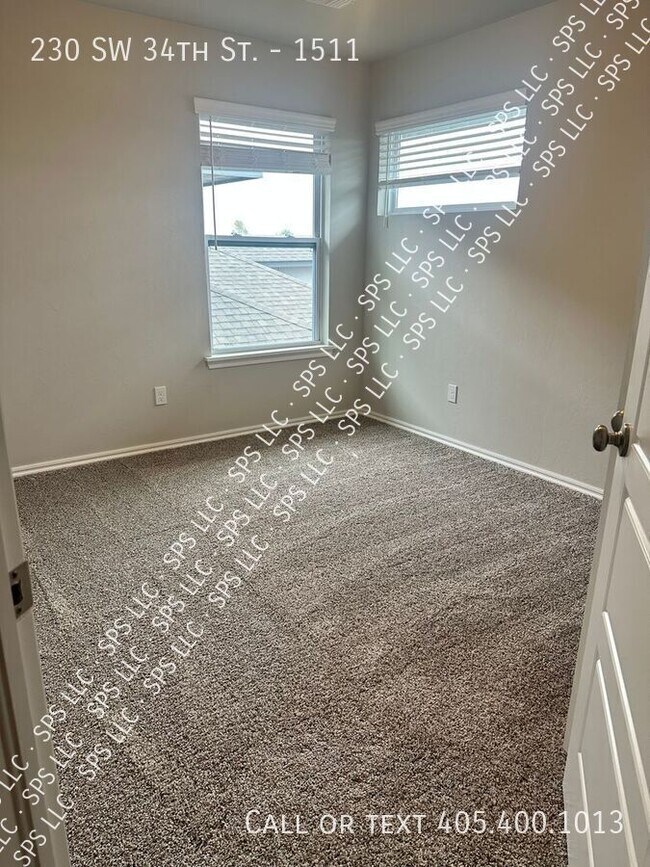 Building Photo - 230 SW 34th St