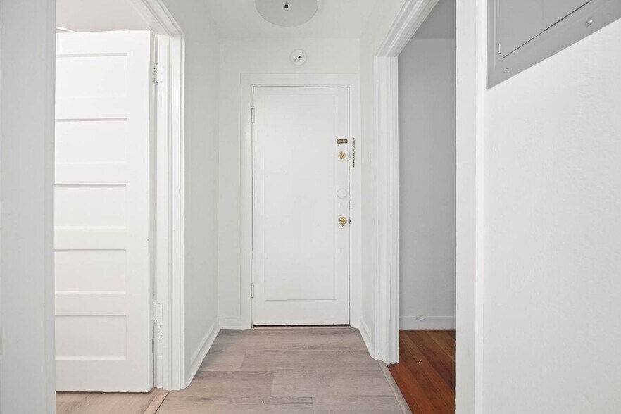 Building Photo - 1816 Carleton St