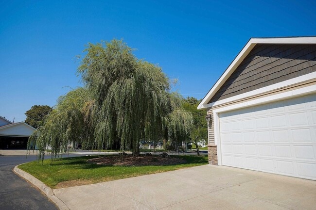 Building Photo - 716 N Vercler Rd
