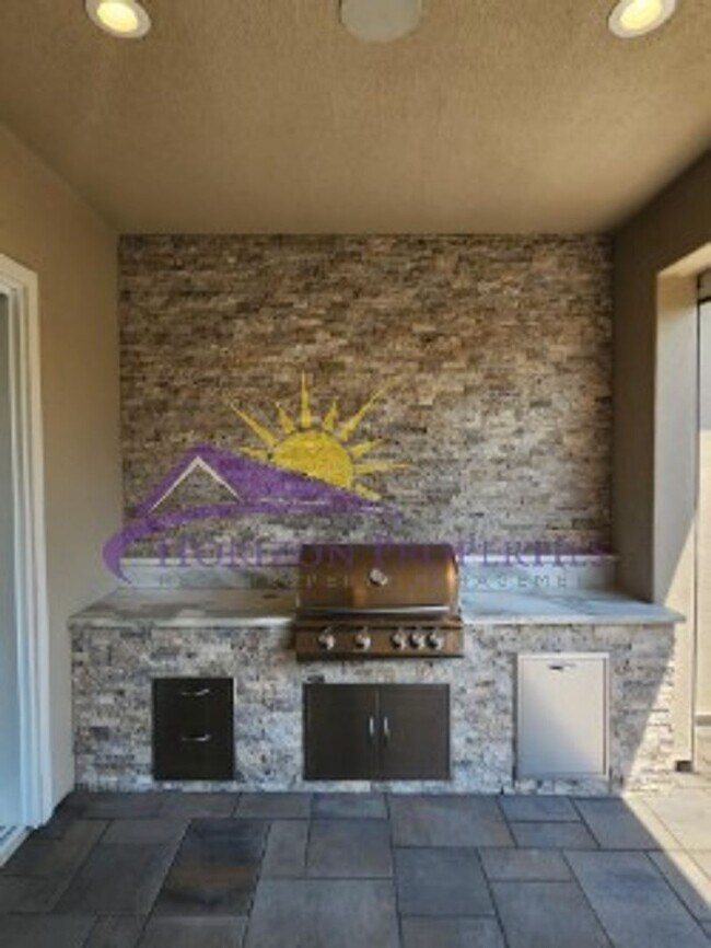 Building Photo - Immaculate Luxury 2 Bed 2.5 Bath 2,012sqft...