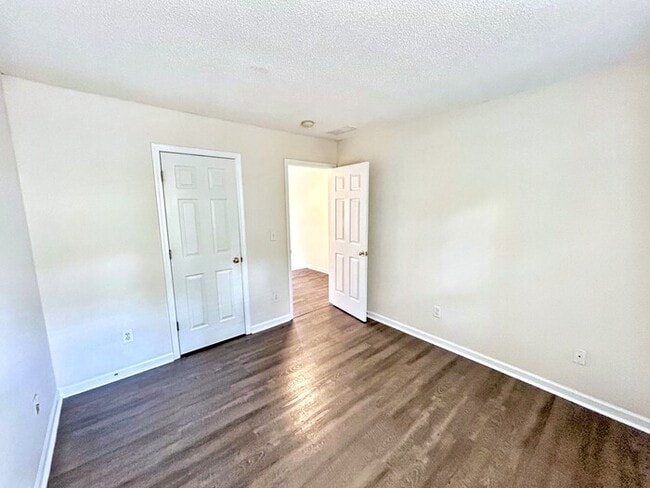 Building Photo - 13300 Morris Rd