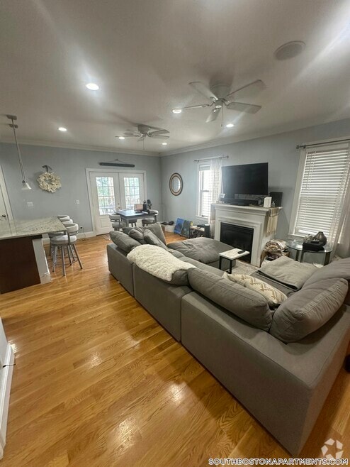 Building Photo - 209 I St