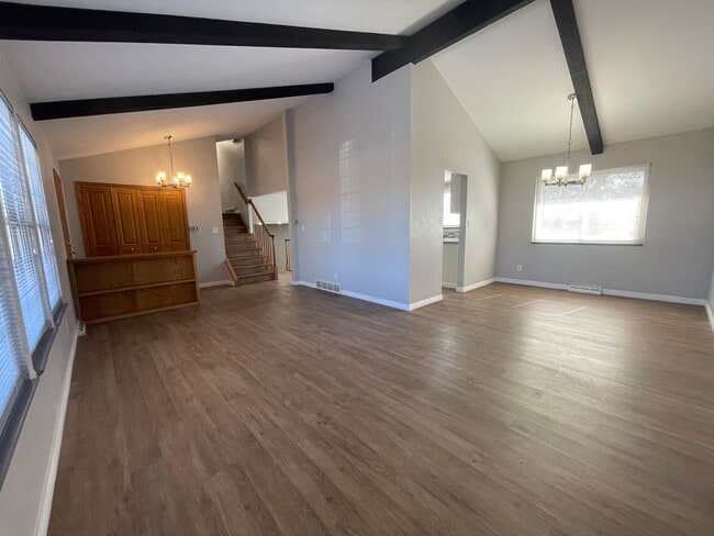 Building Photo - $0 DEPOSIT OPTION. TRI-LEVEL AURORA HOME WITH MODERN AMENITIES AND SPACIOUS INTERIORS