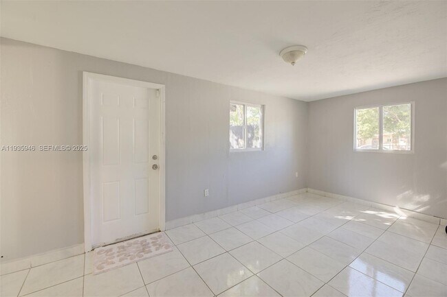 Building Photo - 3510 SW 39th St