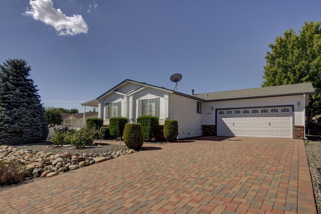 Building Photo - Beautiful 3 Bedroom in Vista Del Lago!