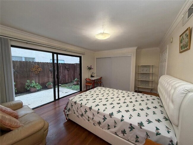 Building Photo - 1015 Arcadia Ave