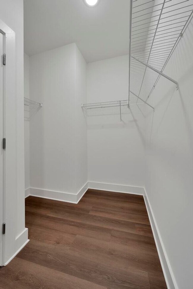 Building Photo - Spacious 3 Bedroom House with Primary Suite on Main Level