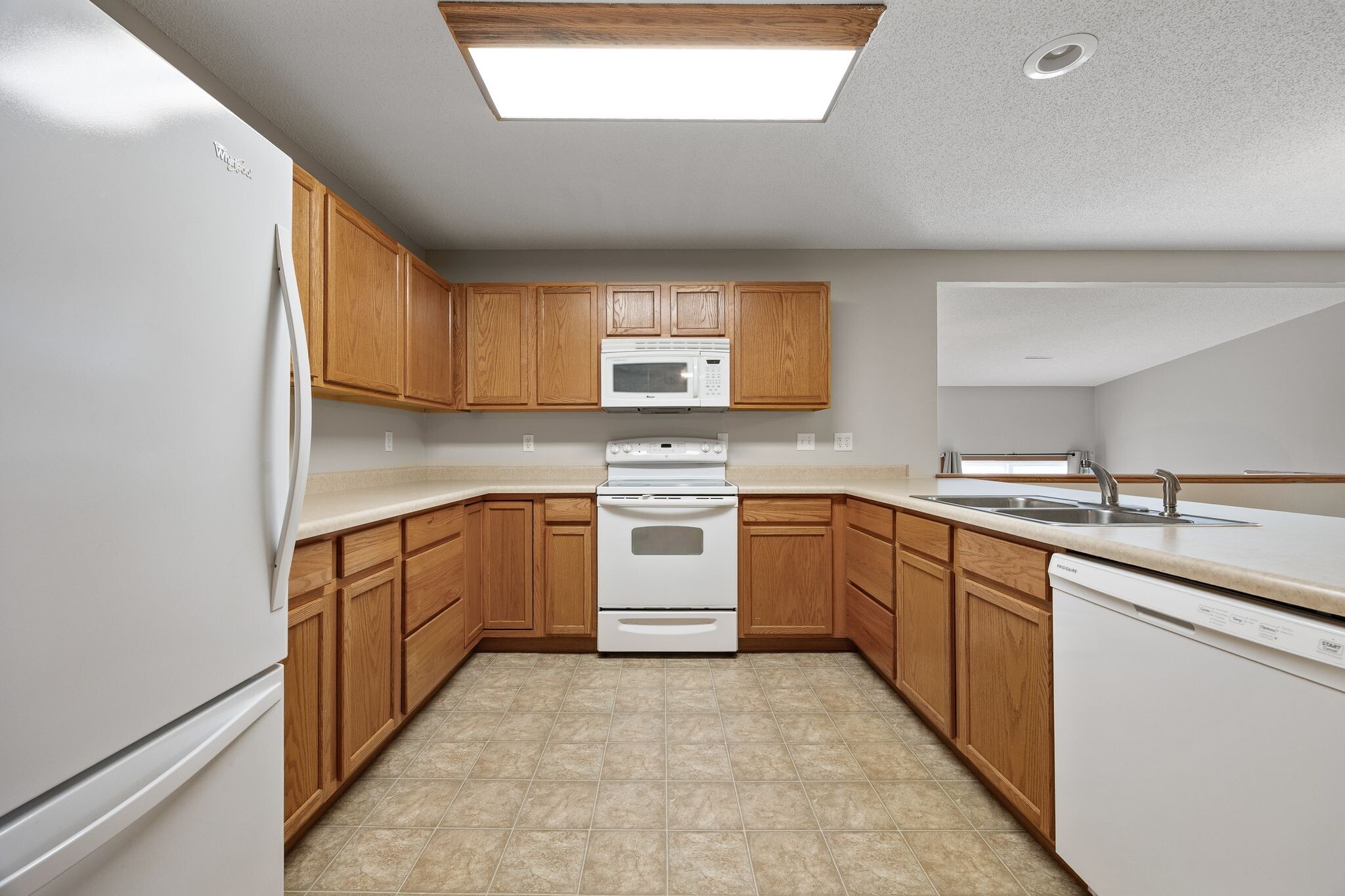 Building Photo - 533 E Goldfinch Dr