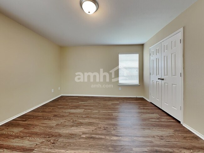 Building Photo - 210 Dartmouth Dr