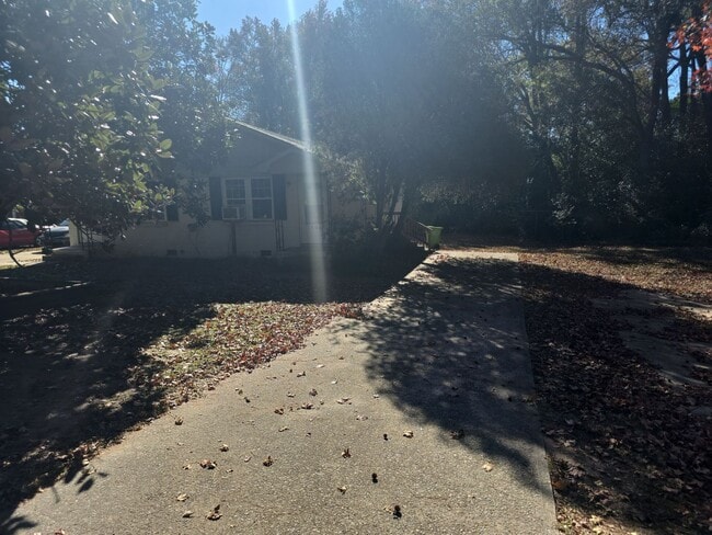 Building Photo - 1 bed 1 bath duplex Right off Garners Ferry Minutes from all the shopping and dinning