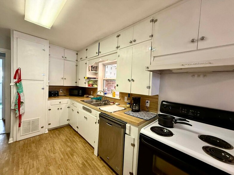 Building Photo - 4101 Olive St