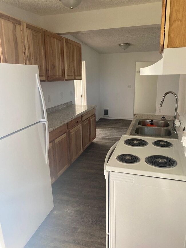 Building Photo - Charming two bedroom home